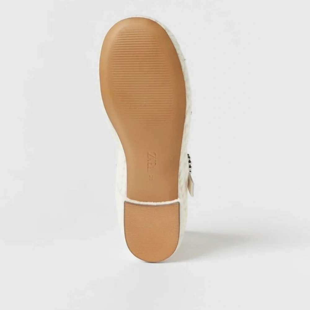 NWT. Zara Kids/Girls Knit Fabric Jewels Flat Shoes. Size 4.